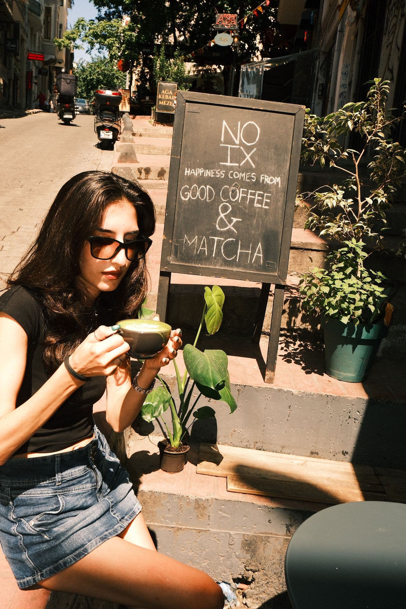 SOCIAL MEDIA · CAFE DE NOIX